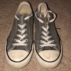 Gray low top converse!!